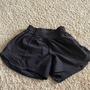 Lululemon Hottie hot 4 inch low rise size 0